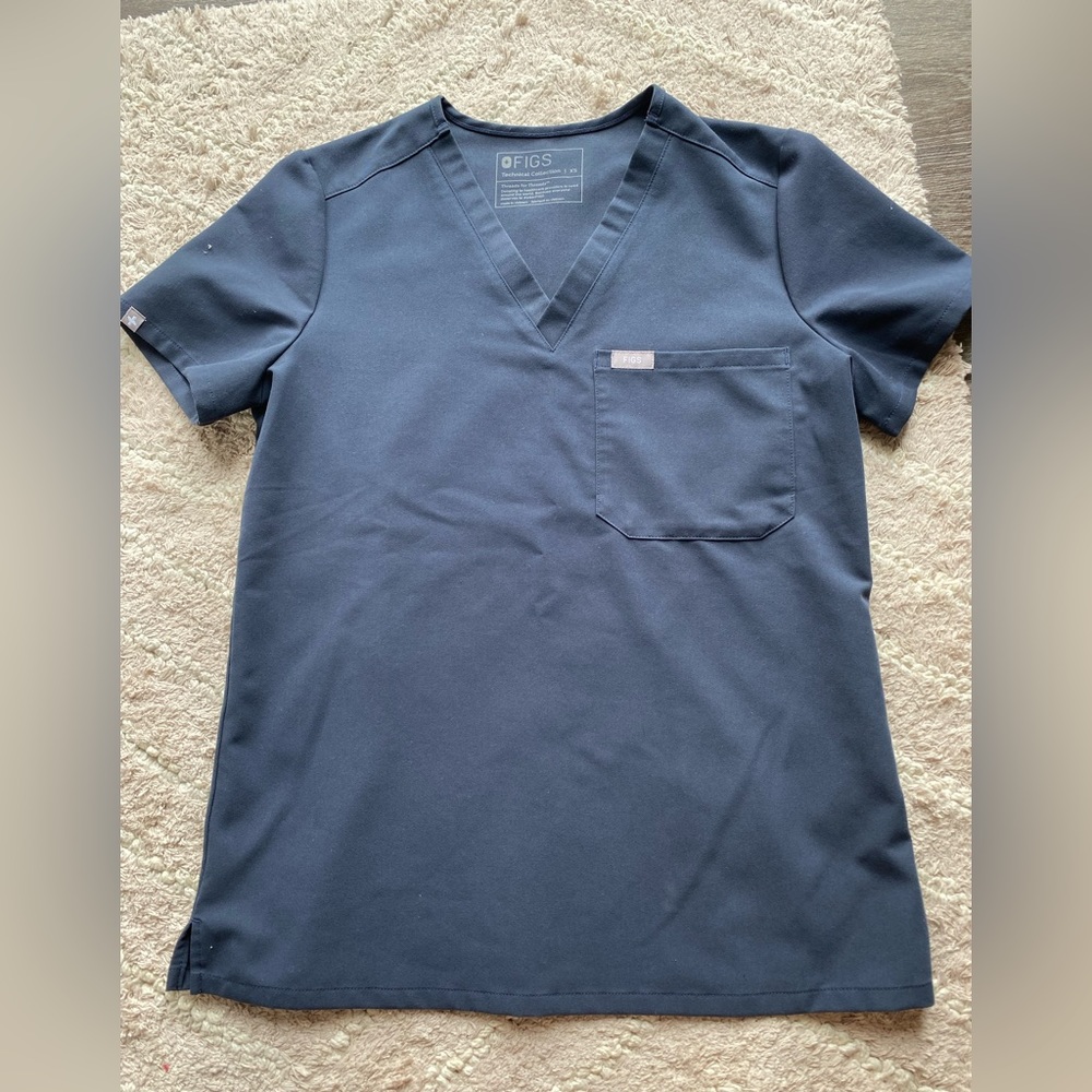 Figs scrub top